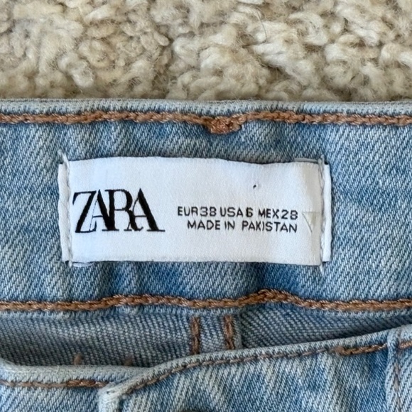 ZARA Size 6 Cut off Jeans - Picture 2 of 8